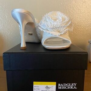 Badgley Mischka White Floral Heels Open-Toe Stiletto